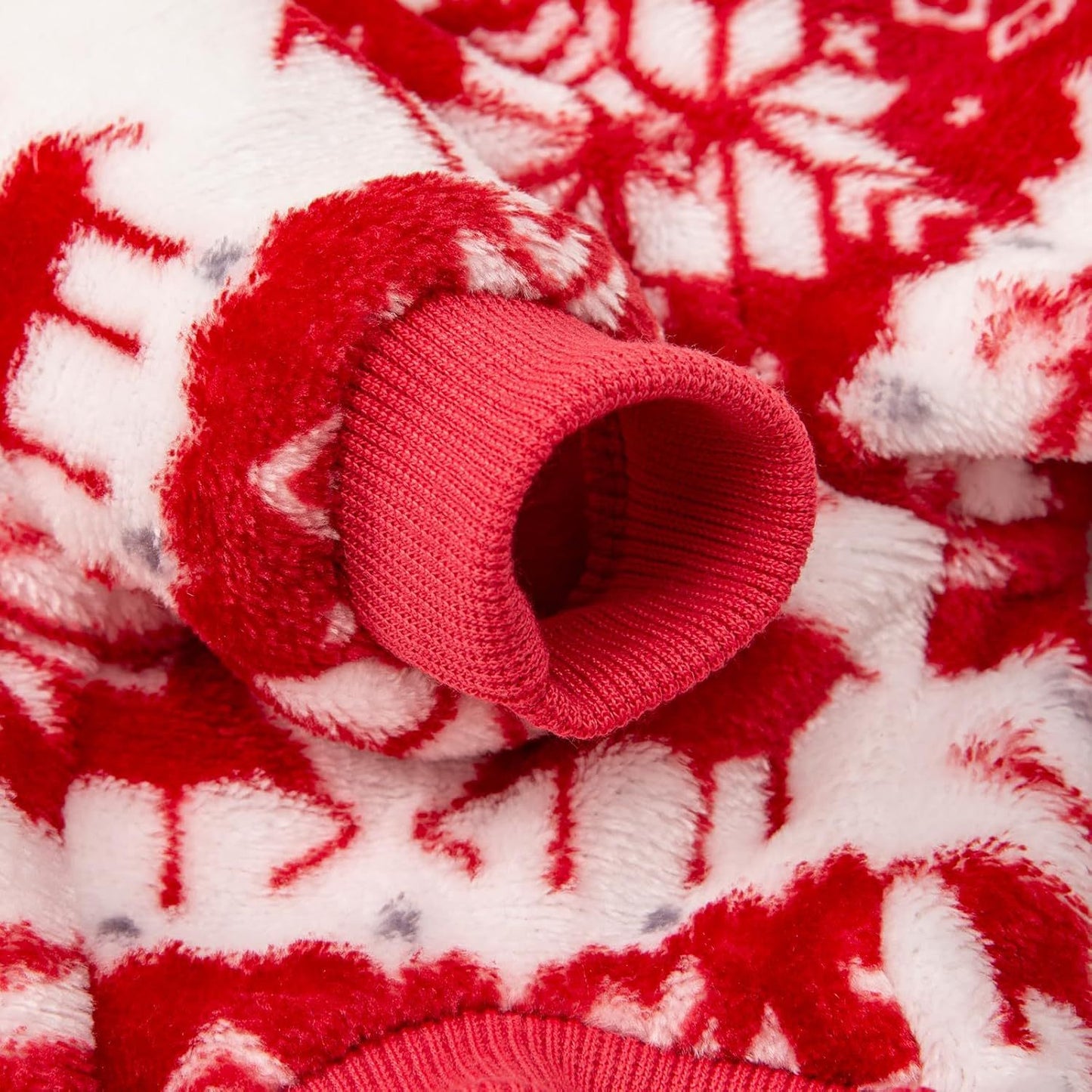 Christmas Pet Sweater for Cats & Dogs – Warm Coral Velvet Holiday Outfit with Reindeer Pattern